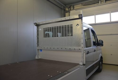 Lastentraeger-mit-Arbeitsscheinwerfer-01