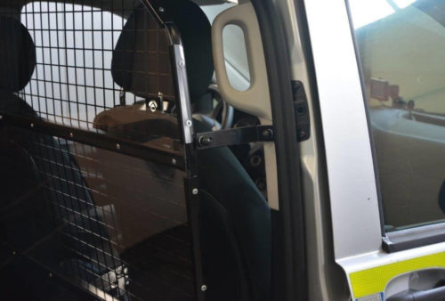 VANSafe-Trenngitter-1-Sitzreihe-mit-Sicherheitsscheibe