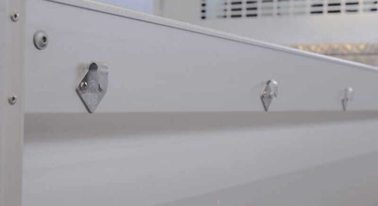 pritschenfahrzeug-zubehoer-bordwandhaken