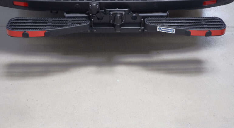 zubehoer-kastenwagen-hecktrittstufe-fuer-anhaengekupplung-2