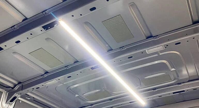 zubehoer-kastenwagen-led-leiste